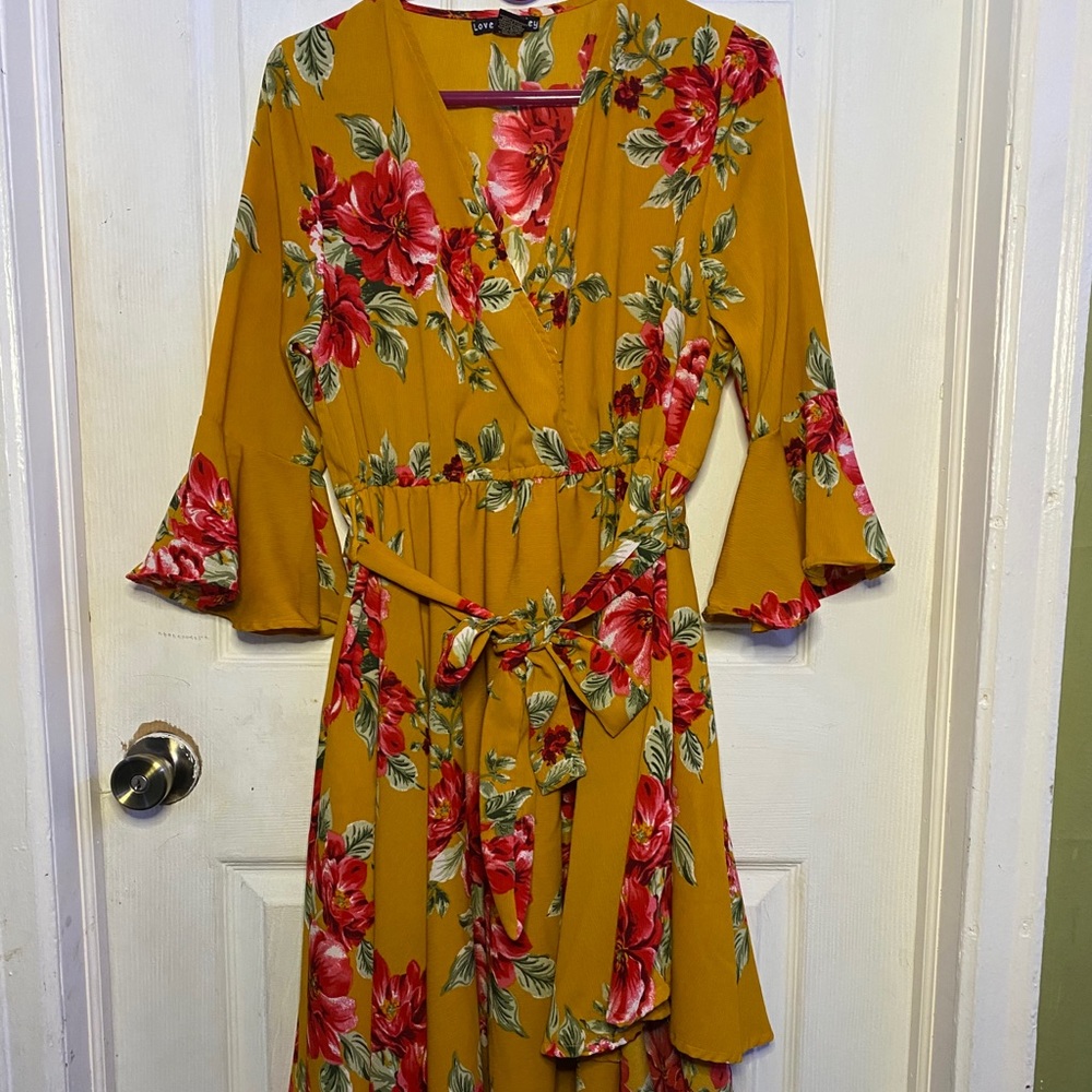 Long dress /floral / V neck with the belt / size M